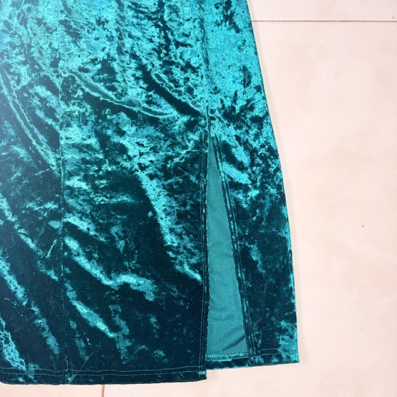 SHEIN BAE Split Thigh Green Velvet Cami Dress NWT Size M - Picture 6 of 8